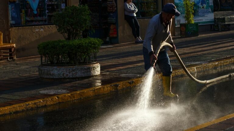 Hidrojateamento: tecnologia eficiente para limpeza e desentupimento de tubulações